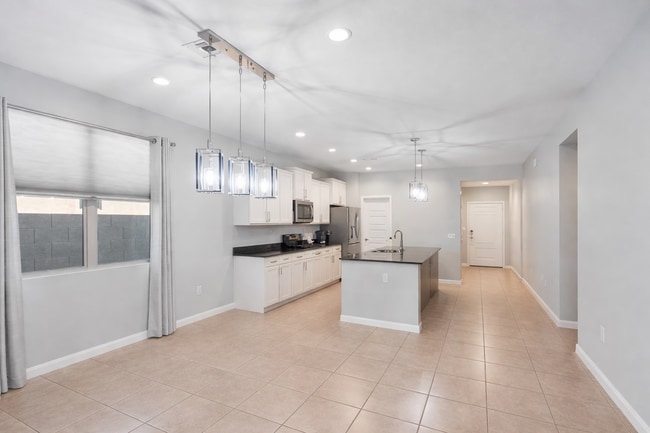 Foto del edificio - 272 W Satinka Dr