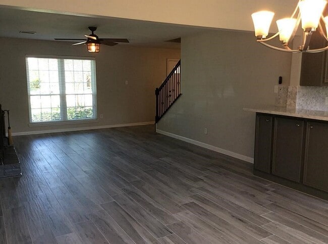 Building Photo - 3035 Mosby Dr