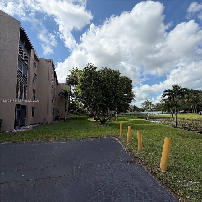 Foto del edificio - 9440 Tangerine Pl