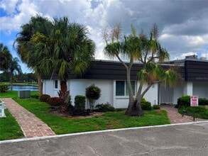 Building Photo - 1213 Glen Oaks Dr E