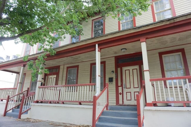 Building Photo - 3 BED | 2 BATH | PRIVATE PATIO | WALK TO FORSYTH