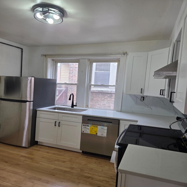 Foto del edificio - 6433 N Hamilton Ave