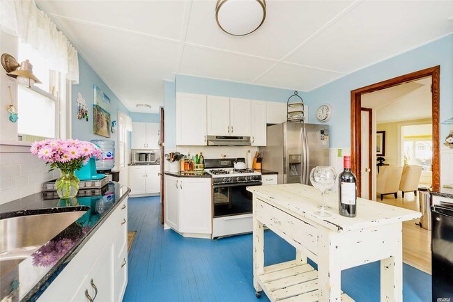 Foto del edificio - 25 Oak Beach Rd