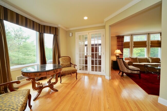 Building Photo - 1 Candlewood Dr