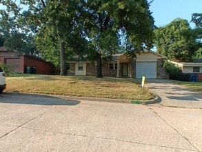 Building Photo - 1320 Parkwoods Ct