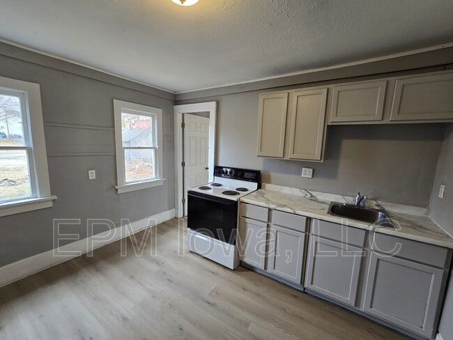 Building Photo - 714 W 1st St