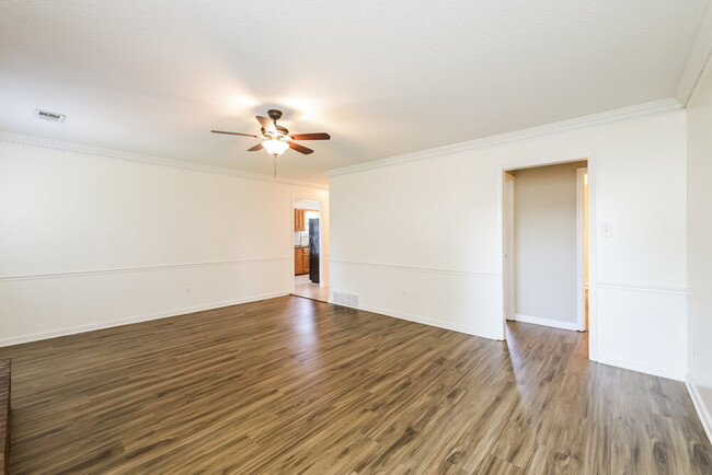 Foto del edificio - 7549 Clarkfield Pl