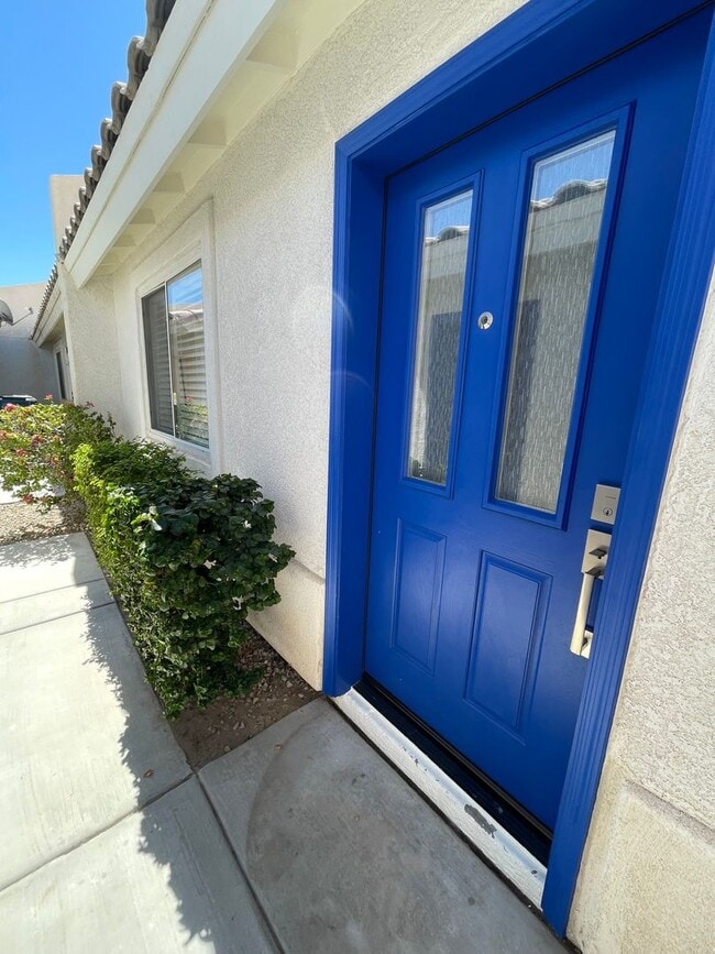 Building Photo - IMMACULATELY REMODELED TOWNHOUSE W/ DOUBLE...