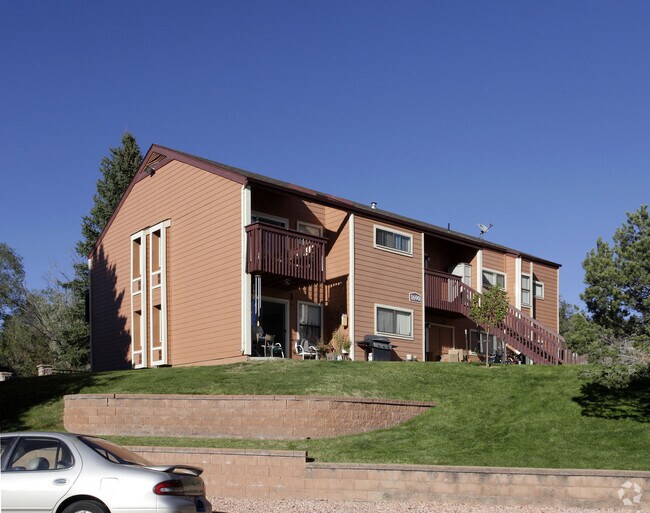 The Knolls at Sweetgrass Apartment Homes Rentals Colorado Springs, CO