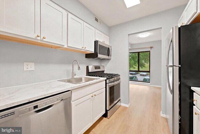 Foto del edificio - 6003 Majors Ln