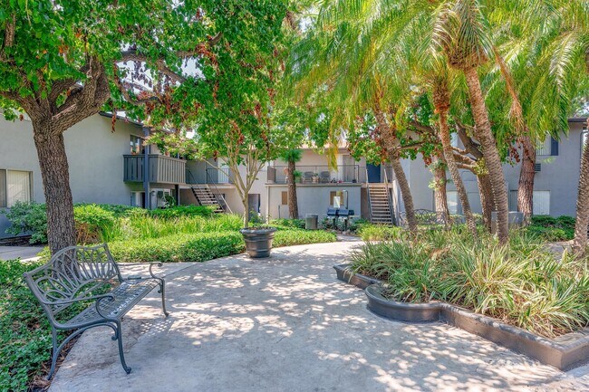 Foto del edificio - Five Coves Apartment Homes