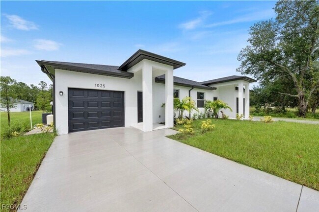 Foto del edificio - 1025 Meadow Rd