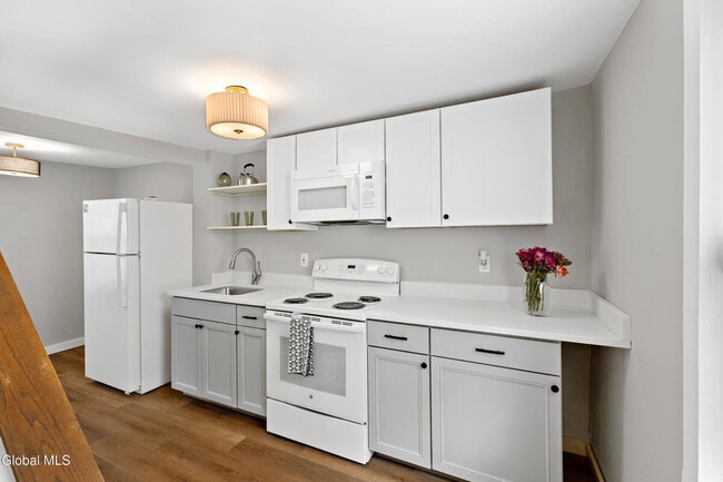 Building Photo - 56 Van Buren St