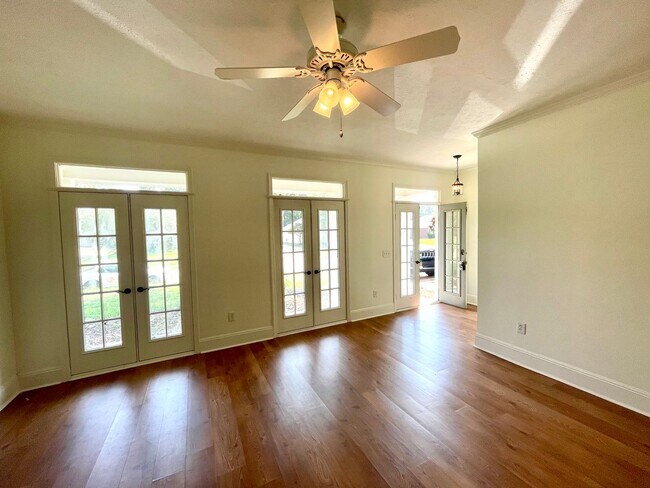 Building Photo - 3/2 Available for Rent in Oak Grove Subdiv...