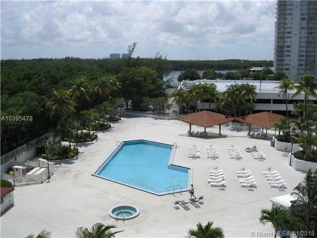 Foto del edificio - 100 Bayview Dr