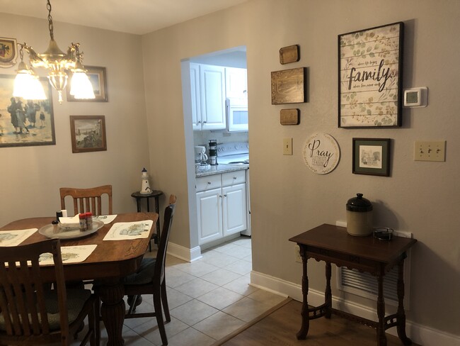 Galley kitchen off Dining - 3565 Sable Palm Ln