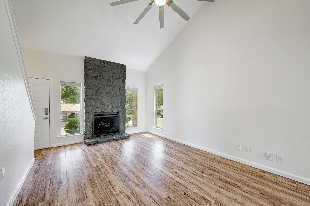 Primary Photo - 707 Ramble Ln