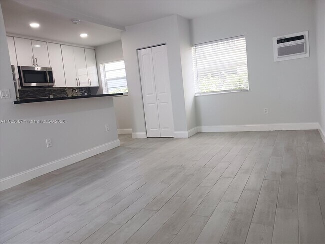 Foto del edificio - 4109 N Ocean Dr