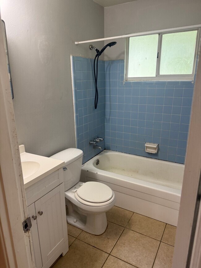 Baño - 1907 Karen Ln
