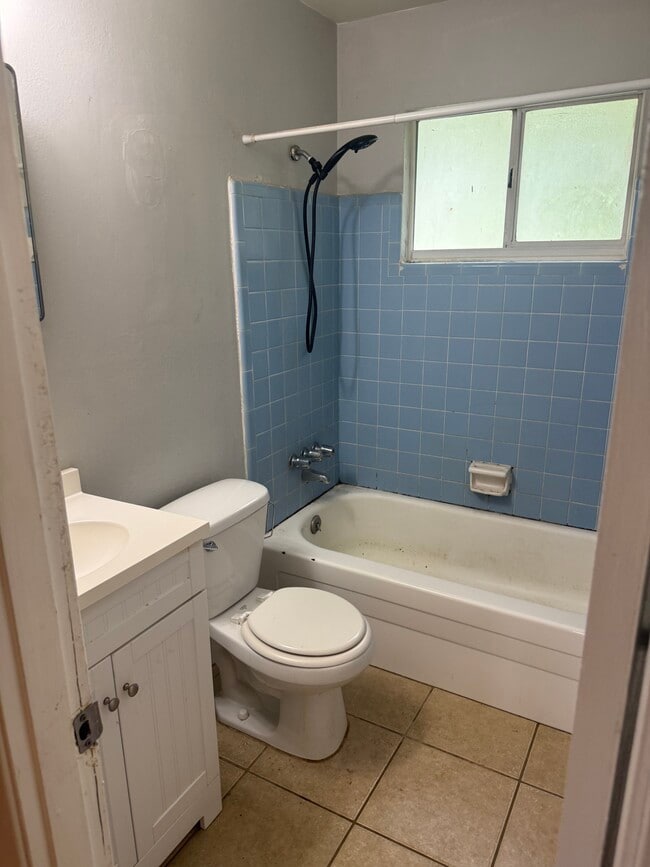 Bathroom - 1907 Karen Ln
