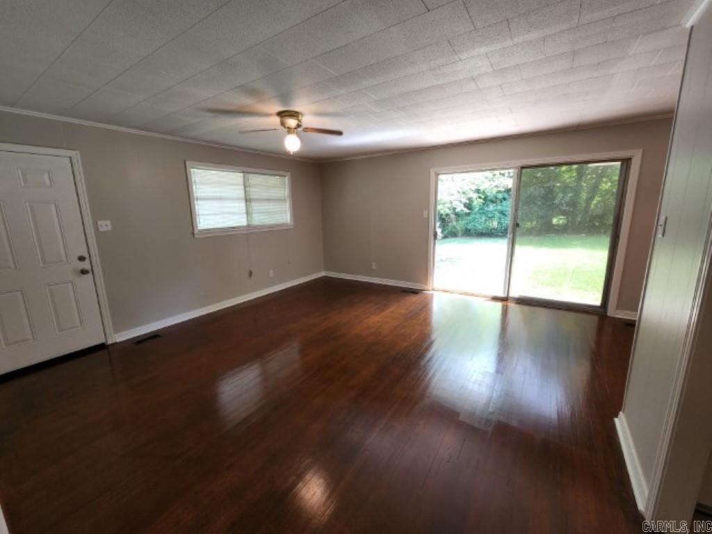 Primary Photo - 110 Valley View Dr