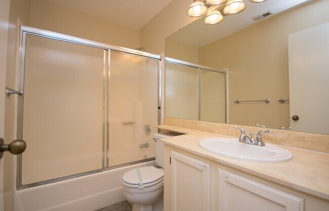 Foto del edificio - Very Charming 2BR/2BA Condo in Calavera Hi...