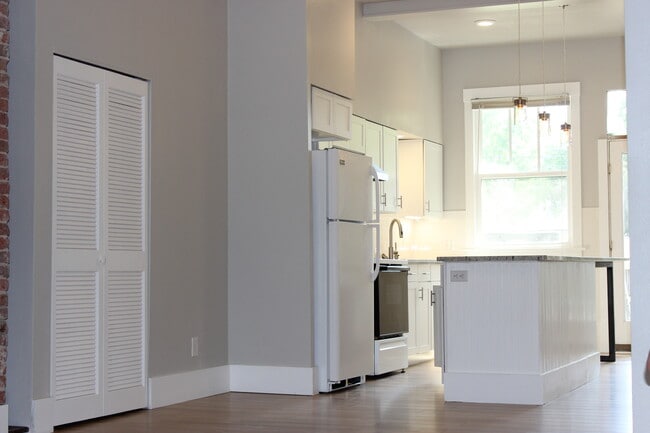 Building Photo - 514 Atwood St.