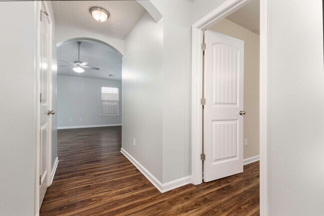 Building Photo - 299 Bald Eagles Cir