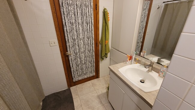 Main Bathroom - 803 10th Ave N