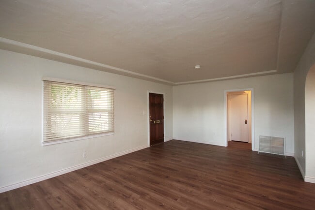 Building Photo - 2350 Marengo Ave