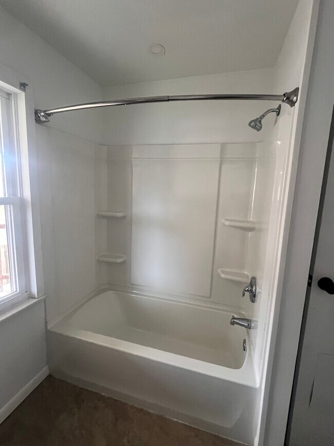 FULL BATH - 285 Washington Ave.