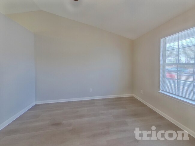 Building Photo - 3 Sonny Ct