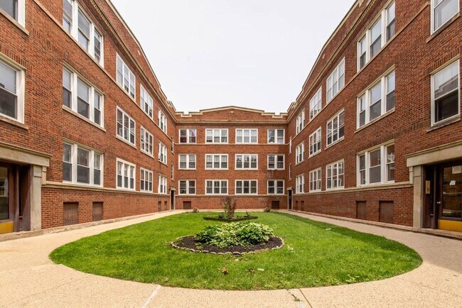 Foto del edificio - 7502 N Hoyne Ave