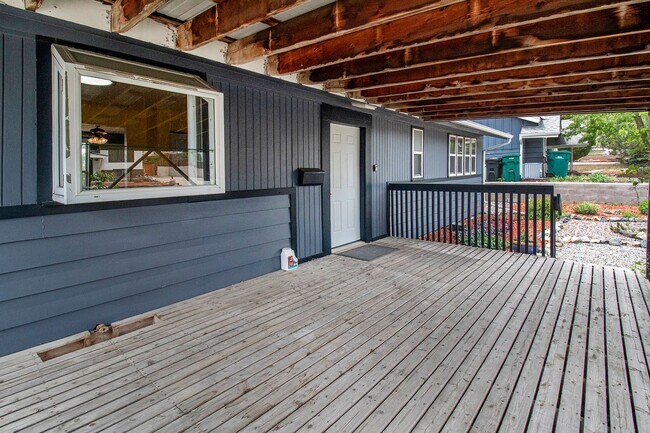 Foto del edificio - Single-Level 3 Bedroom 1 Bathroom Home in ...