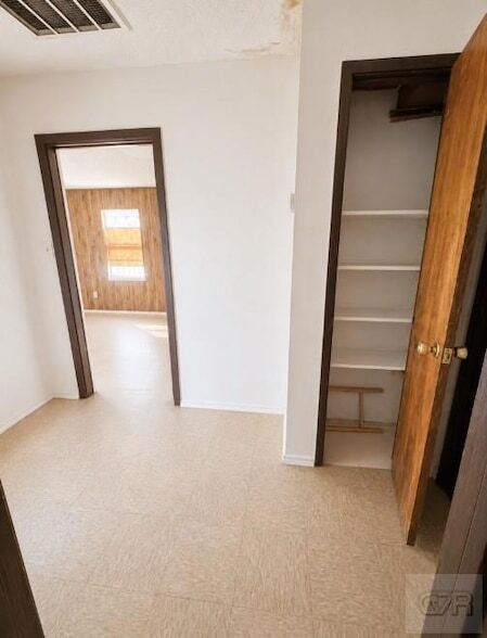Foto del edificio - 138 Midway Dr