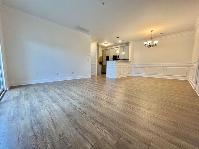 Foto del edificio - 2 Bedroom Condo in Lenox Village