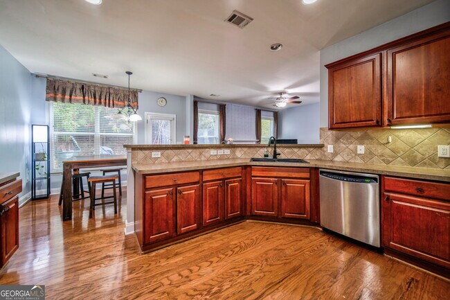 Foto del edificio - 5405 Falls Landing Dr