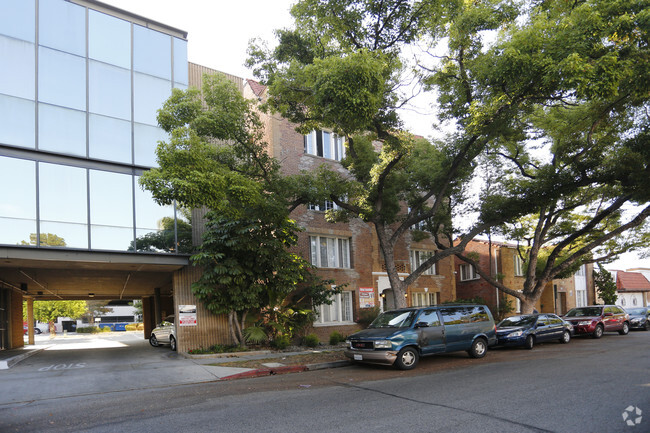 Edificio - 228 S Kenwood St