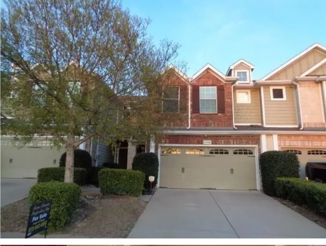 Primary Photo - 8704 Manhattan Ave