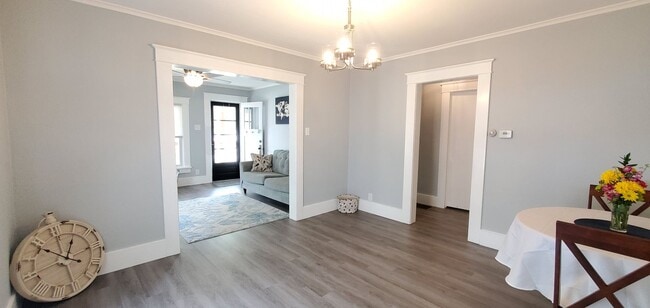 Building Photo - Newly Remodeled Home, Close to Hospital