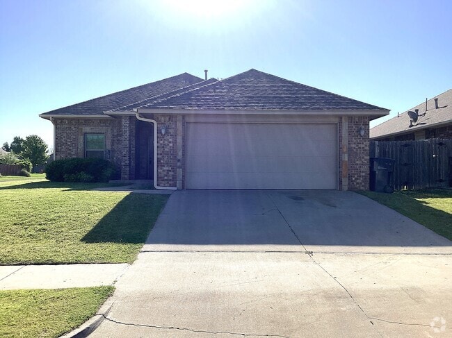 Building Photo - 14500 Sylena Way