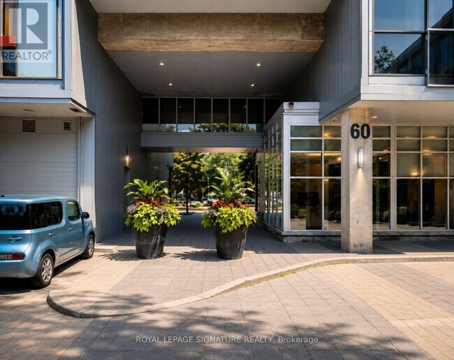 Building Photo - 60 Bathurst St