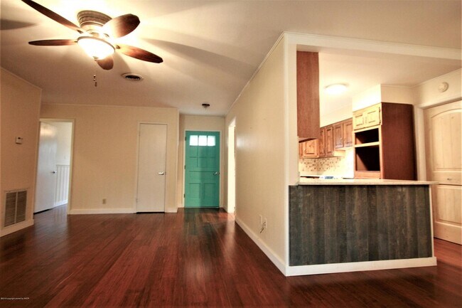 Foto del edificio - 3715 Lenwood Dr