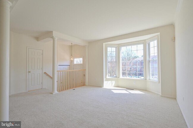 Foto del edificio - 7415 Gillingham Row