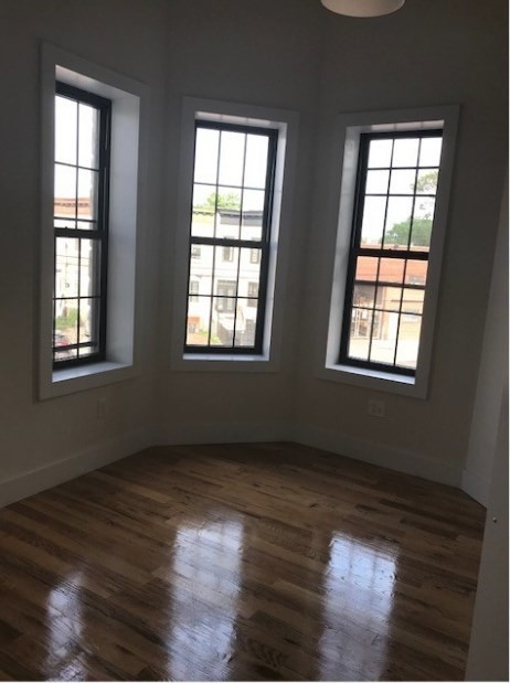 Foto principal - 986 Utica Ave