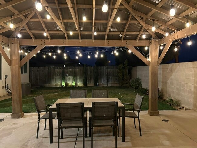 Building Photo - 4366 Strathmore Pl