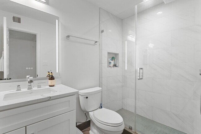 Foto del edificio - 1725 Ascot Way