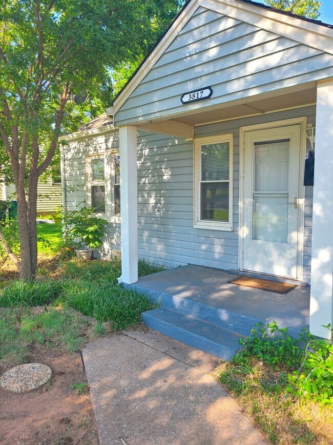 Building Photo - Historic NW OKC Home