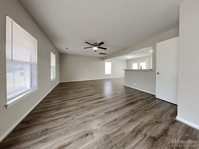 Building Photo - 165 Springway Dr