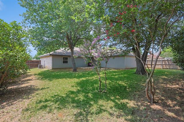 Building Photo - 218 Raintree Dr